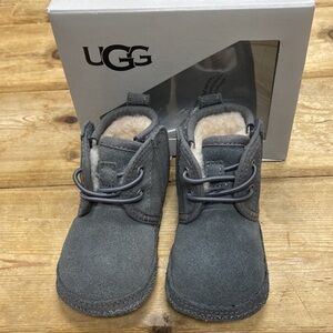 Baby neumel Ugg boots 2/3